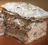 Milhoja con mousse de chocolate